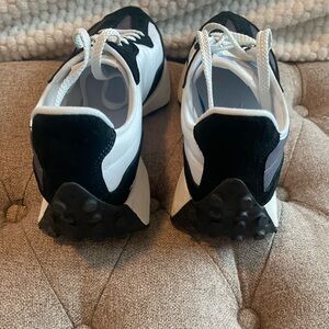 New Balance 9 woman 7.5 men